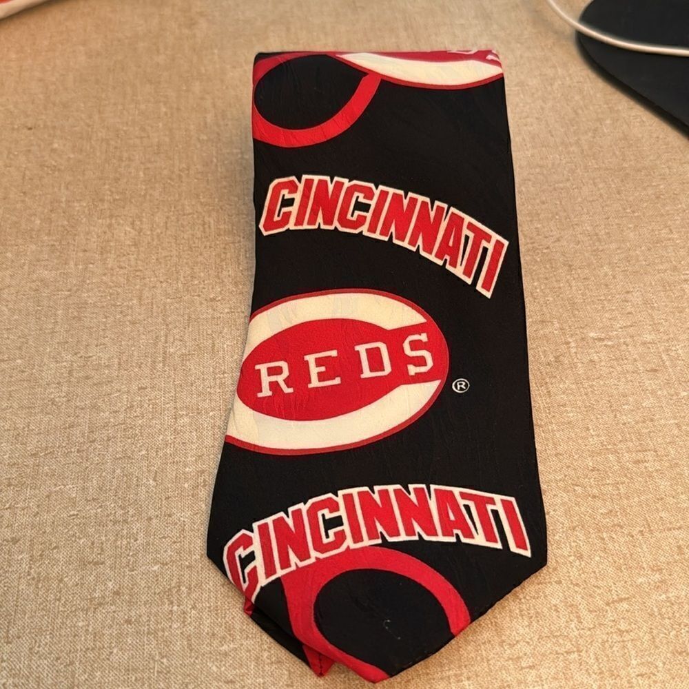 Cincinnati Reds Official MLB tie MLB. Ralph Merlin & Co.  silk black,red.white